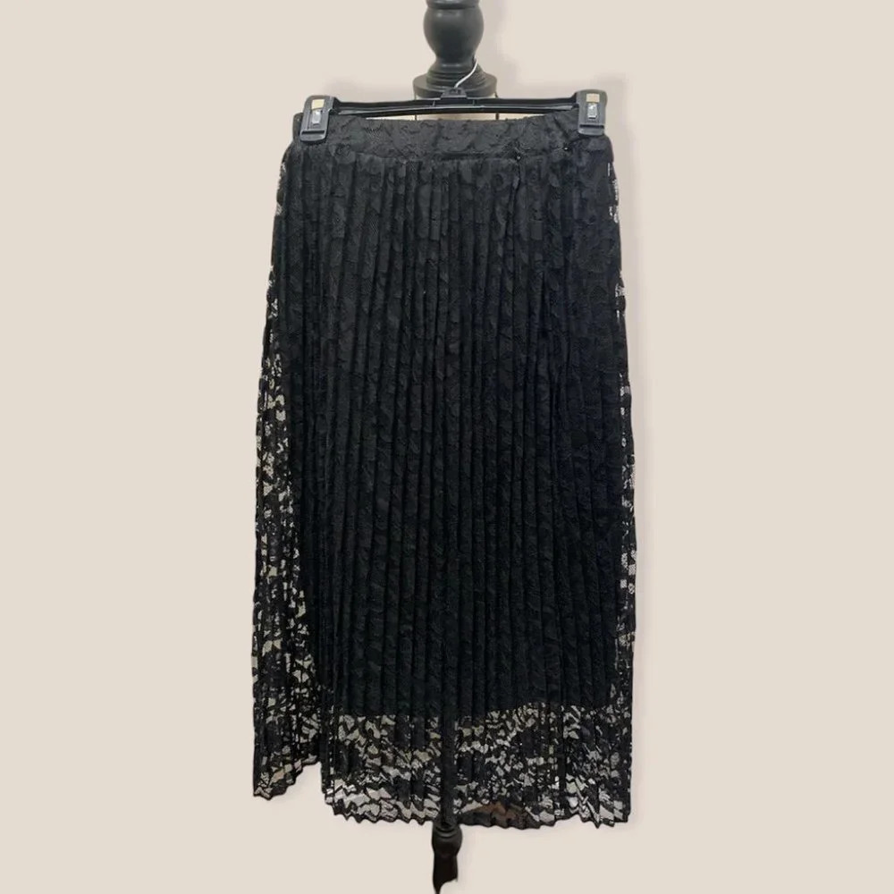 Lace skirt